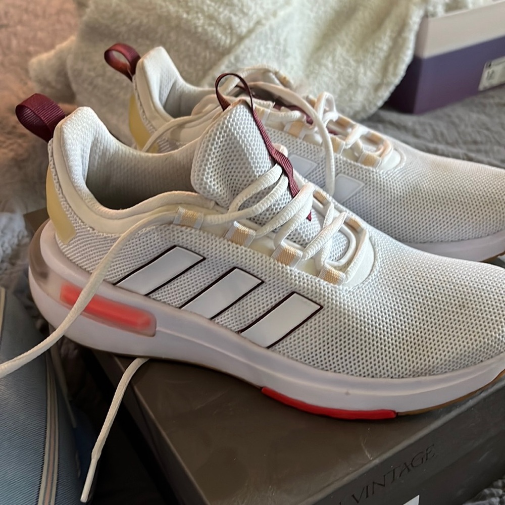 Adidas sneakers size 7 great condition